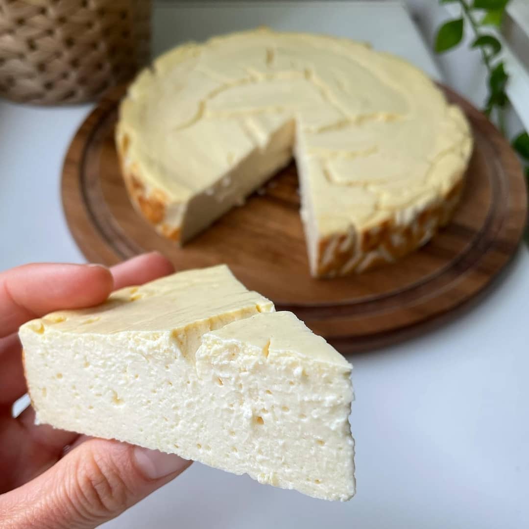 Bild zeigt Vanille-Mango Cheesecake mit Quark